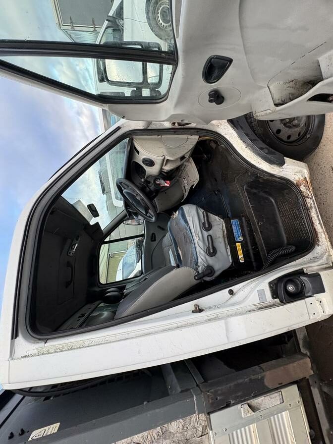 2006 Renault Master – Model: Master CCML35 dCi 100 MWB – FE56JHY