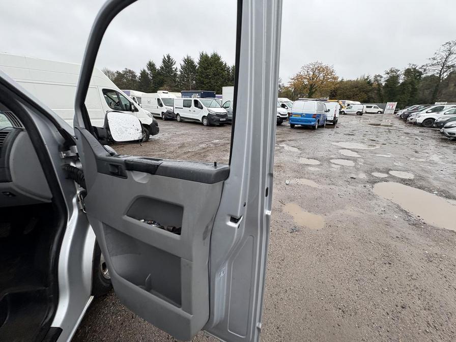 2009 Volkswagen Transporter – Model: Transporter Shuttle SE130 LWB Auto – RX58GXJ