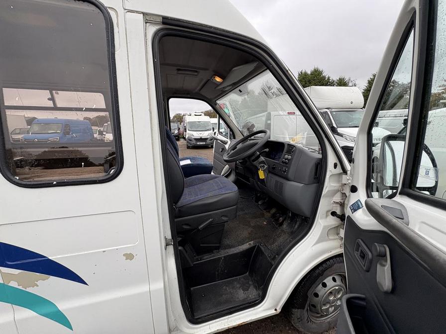 2002 Peugeot Boxer – Model: Boxer 320 LWB – GF02URW