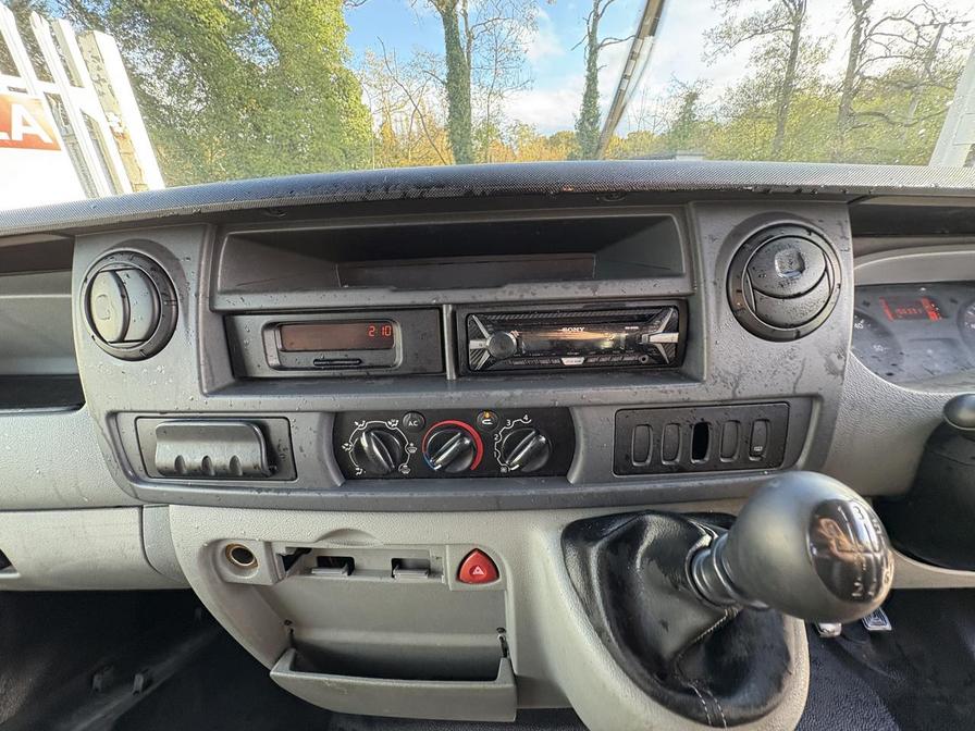 2005 Renault Master – Model: Master MM35 dCi 120 MWB – LT55EKO