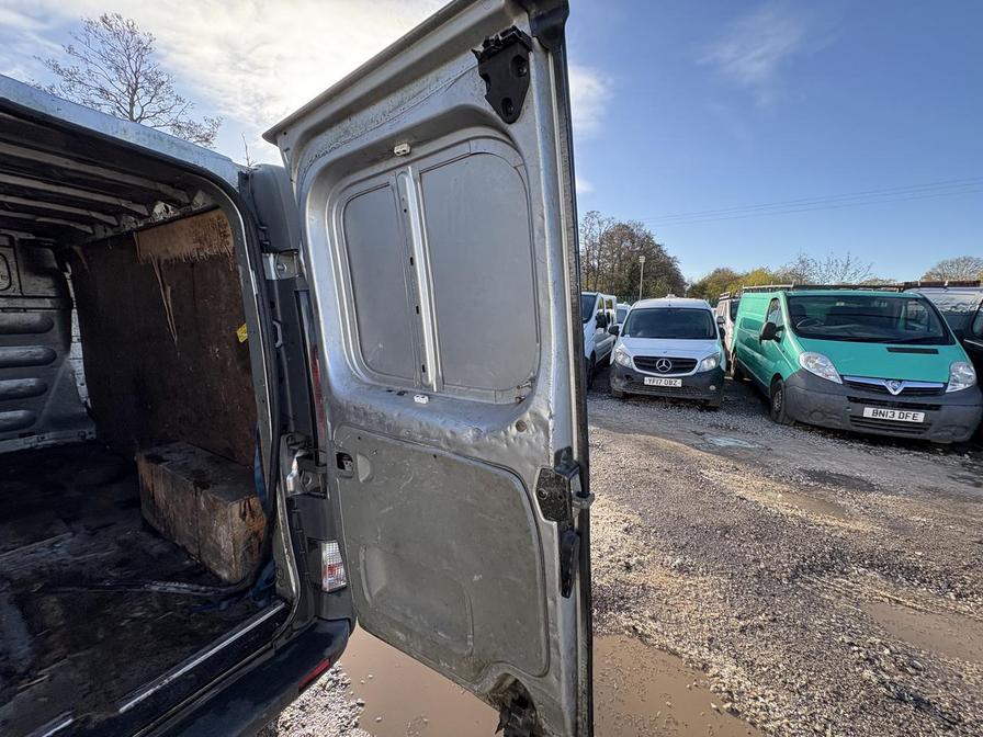 2005 Renault Trafic – Model: LL29 dCi 100 – BN05LSV