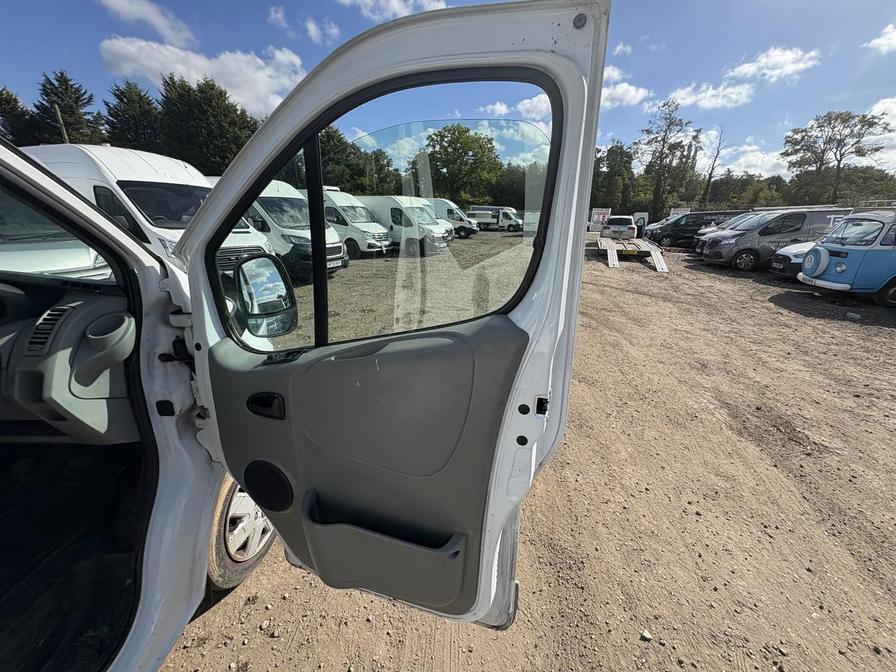 2011 Vauxhall Vivaro – Model: Vivaro 2700 CDTi 89 SWB – SG61KWF