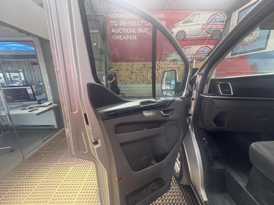 2019 Ford Transit Custom – Model: Transit Custom 300 Limited EcoBlue – MX69MXM