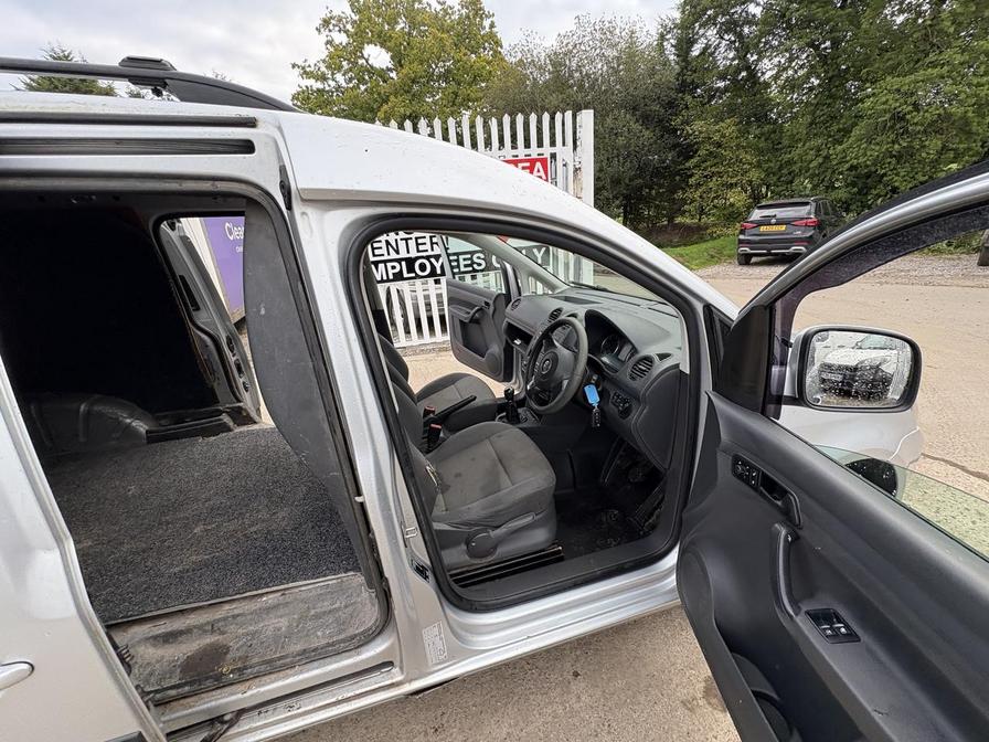 2014 Volkswagen Caddy MaxI – Model: Caddy Maxi C20 Highline TDI BlueMotion Technology – GP14NWT