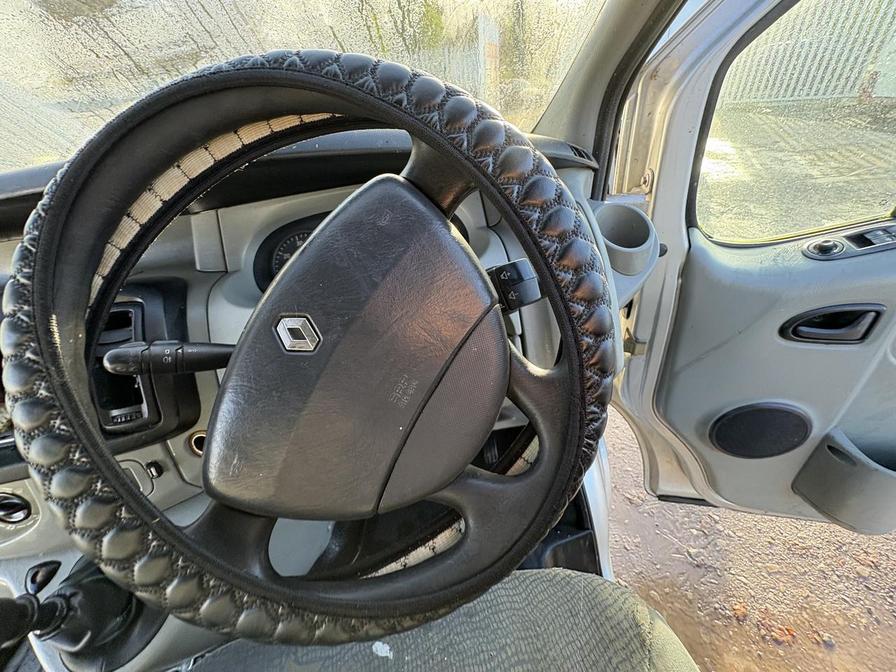 2005 Renault Trafic – Model: LL29 dCi 100 – BN05LSV