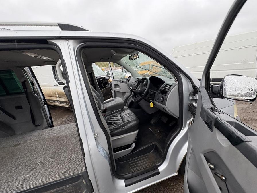2009 Volkswagen Transporter – Model: Transporter Shuttle SE130 LWB Auto – RX58GXJ