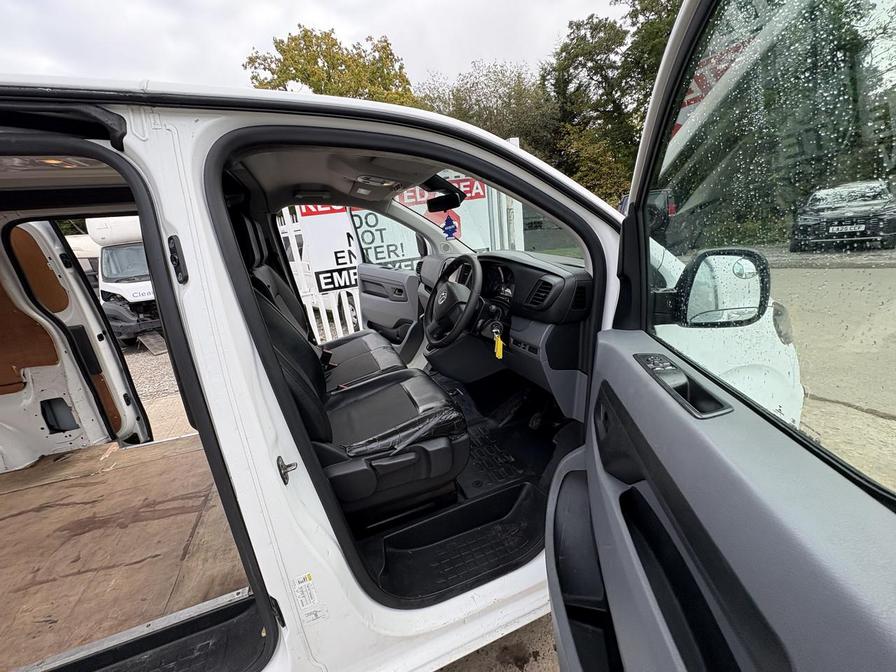 2019 Vauxhall Vivaro – Model: Vivaro 2900 Sportive S/S – DY69EKT