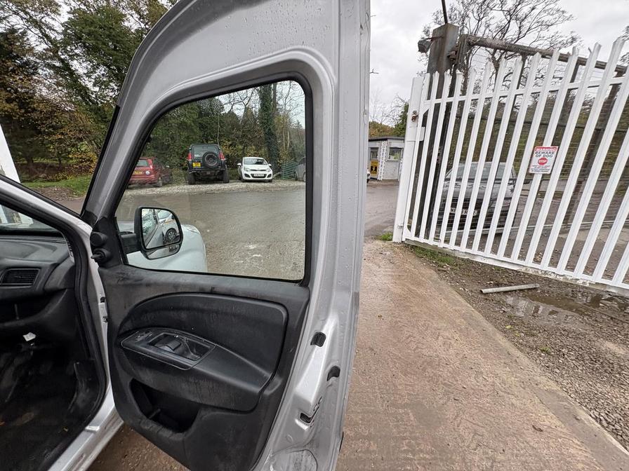 2014 Vauxhall Combo – Model: Combo 2000 L1H1 CDTi Sportive – CV14PSO