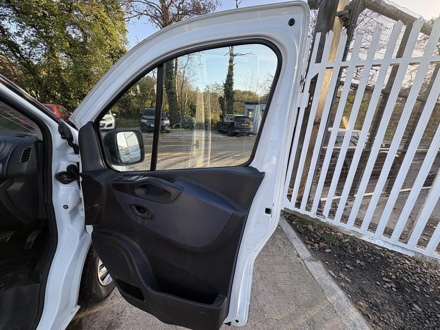 2016 Vauxhall Vivaro Combi – Model: Vivaro  Combi CDTi S/S – DY16BHP