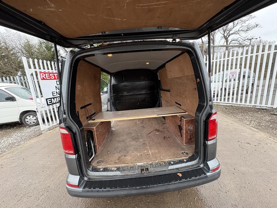 2017 Volkswagen Transporter – Model: Transporter T30 Highline TDI BlueMotion Technology Semi-Auto – RV17YYA