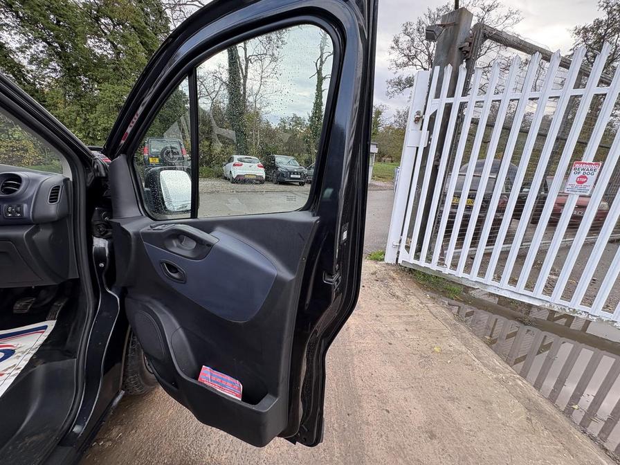 2016 Vauxhall Vivaro Combi – Model: Vivaro 2900 Combi CDTi Bi-T S/S – DU66LFW