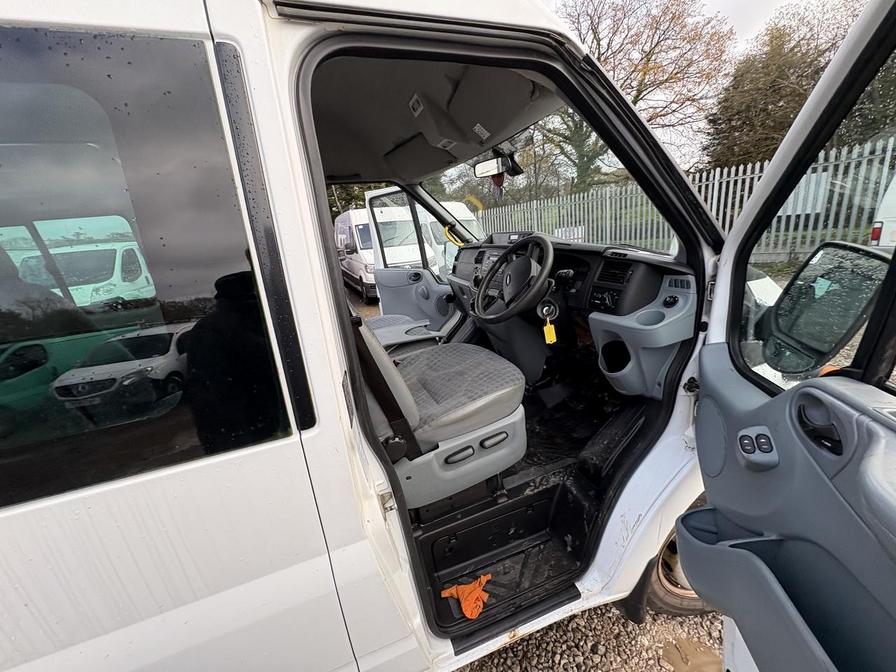 2007 Ford Transit – Model: Transit 100 17-Seat RWD – YT57YWN