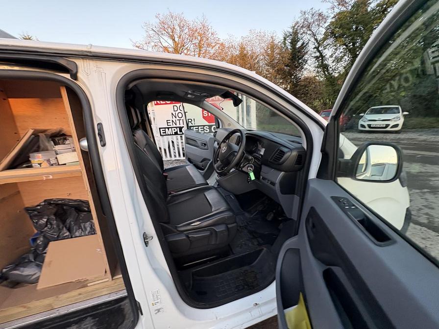 2022 Vauxhall Vivaro – Model: Vivaro F3100 Dynamic S/S – KN22KTU