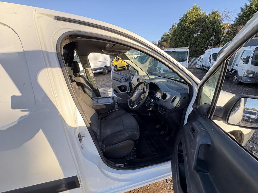 2017 Peugeot Partner – Model: Partner Professional L1 Blue HDi – WO17XML