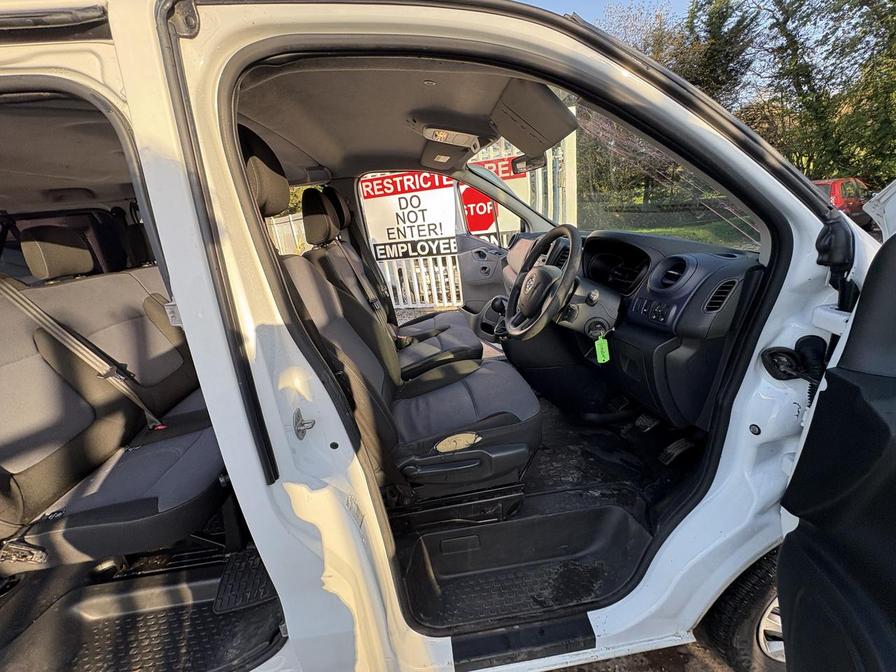 2016 Vauxhall Vivaro Combi – Model: Vivaro  Combi CDTi S/S – DY16BHP