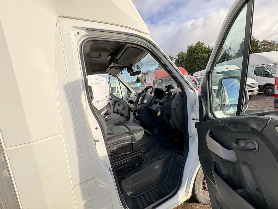 2012 Renault Master – Model: Master LL35 DCI 125 – PX12ONK