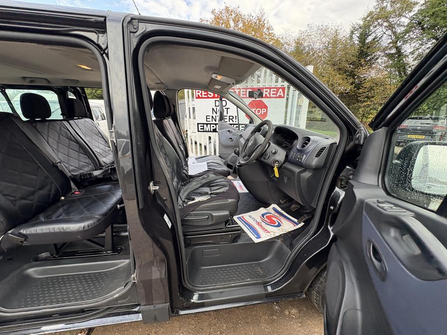 2016 Vauxhall Vivaro Combi – Model: Vivaro 2900 Combi CDTi Bi-T S/S – DU66LFW