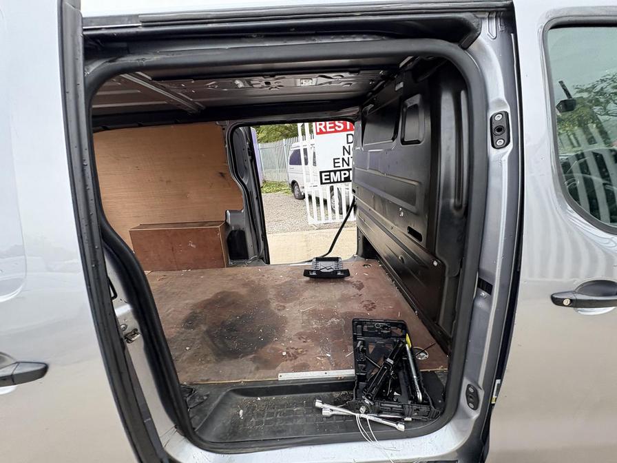 2020 Vauxhall Vivaro – Model: Vivaro 2900 Dynamic S/S – DV20AOK