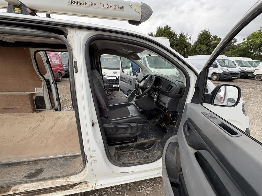 2017 Peugeot Expert – Model: Expert Professional Standard Blue HDi – SD17ZTO