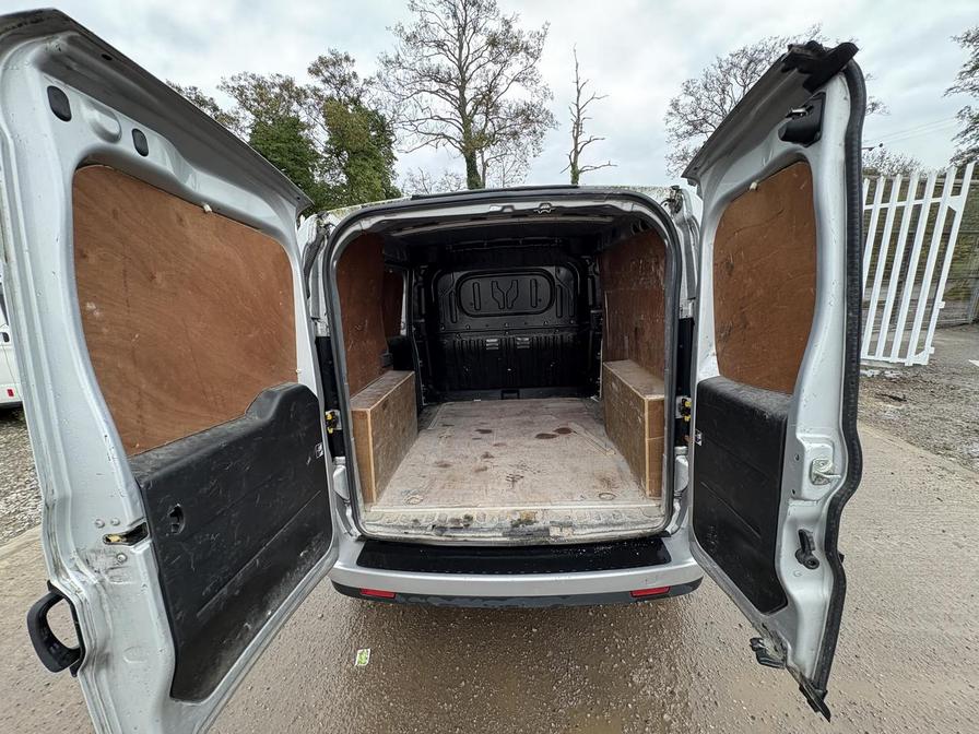 2014 Vauxhall Combo – Model: Combo 2000 L1H1 CDTi Sportive – CV14PSO