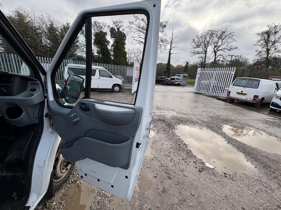 2007 Ford Transit – Model: Transit 100 17-Seat RWD – YT57YWN