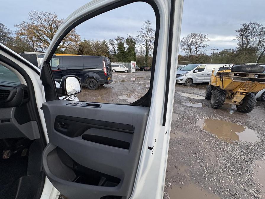 2020 Vauxhall Vivaro – Model: Vivaro 2900 Dynamic S/S – DY20OZJ