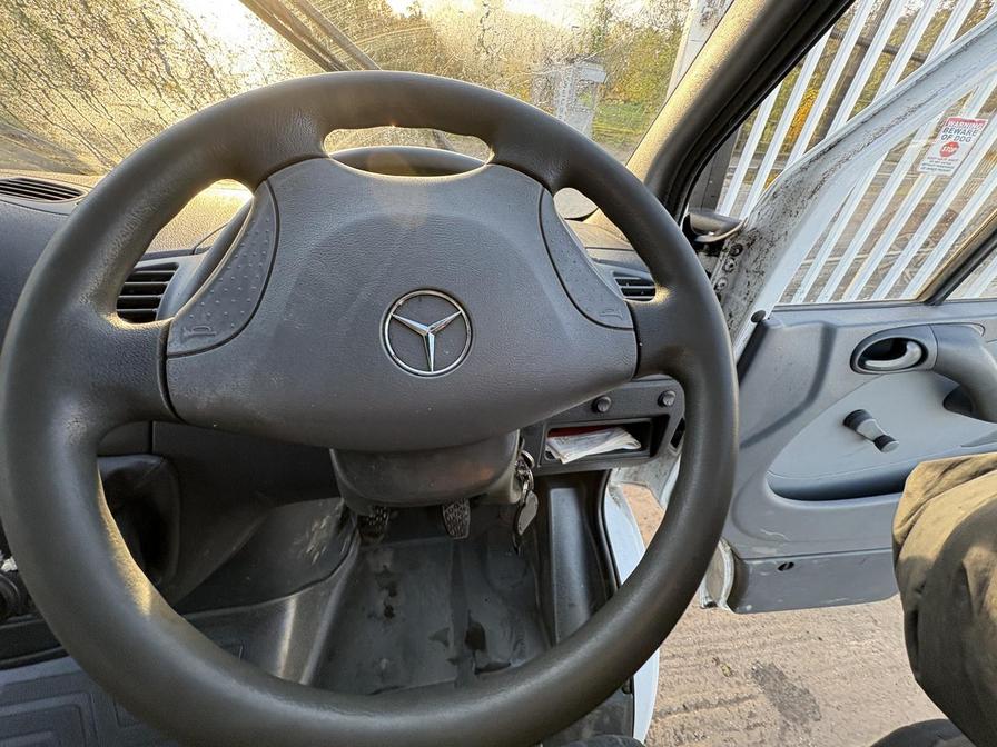 2001 Mercedes-Benz Sprinter – Model: Sprinter 311 CDI LWB – Y526URP