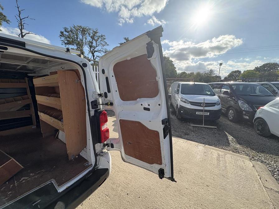 2020 Vauxhall Vivaro – Model: Vivaro 2900 Sportive S/S – YM69JWJ