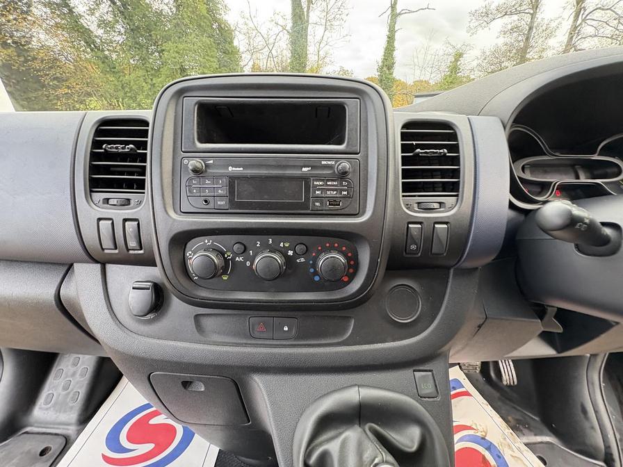 2016 Vauxhall Vivaro Combi – Model: Vivaro 2900 Combi CDTi Bi-T S/S – DU66LFW