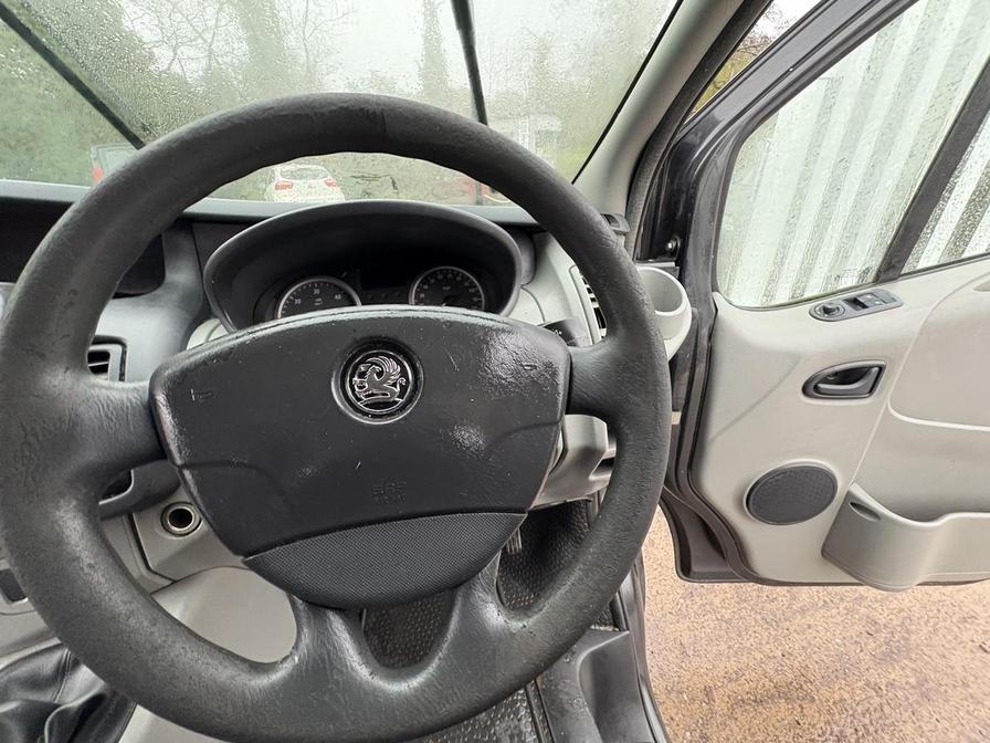 2013 Vauxhall Vivaro Combi – Model: Vivaro  2900 Combi CDTI SWB – DF13ZXE