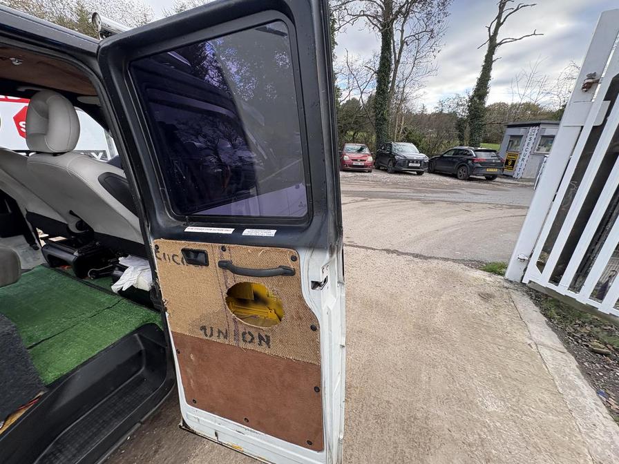 2001 Volkswagen Transporter – Model: Transporter TDI LWB – Y247PNV