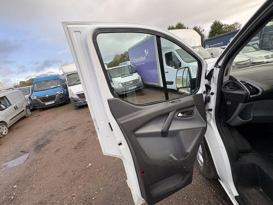 2016 Ford Transit Custom – Model: Transit Custom 270 Limited E-Tech – EO16MFV