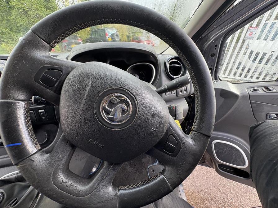 2016 Vauxhall Vivaro – Model: Vivaro  2700 Sportive CDTI – DY16OYC