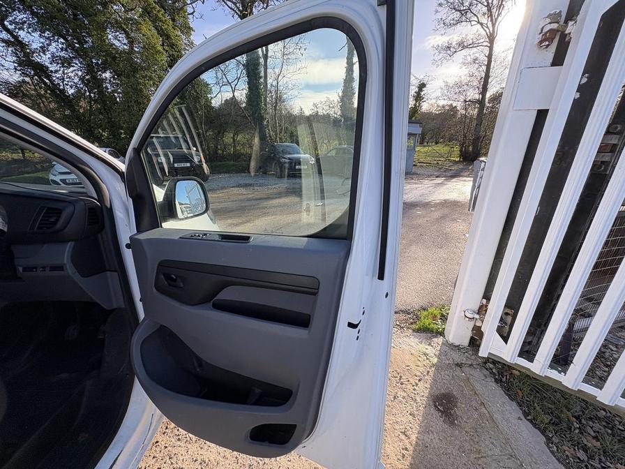 2019 Vauxhall Vivaro – Model: Vivaro 2900 Sportive S/S – DS69KMY