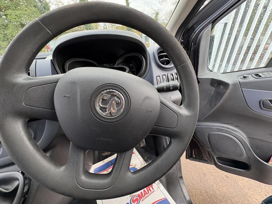 2016 Vauxhall Vivaro Combi – Model: Vivaro 2900 Combi CDTi Bi-T S/S – DU66LFW