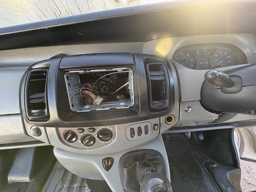 2005 Renault Trafic – Model: LL29 dCi 100 – BN05LSV