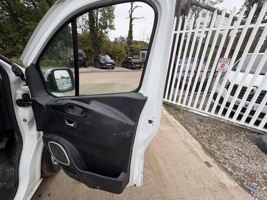 2017 Vauxhall Vivaro – Model: Vivaro  2900 Sportive CDTi – DY67VMG