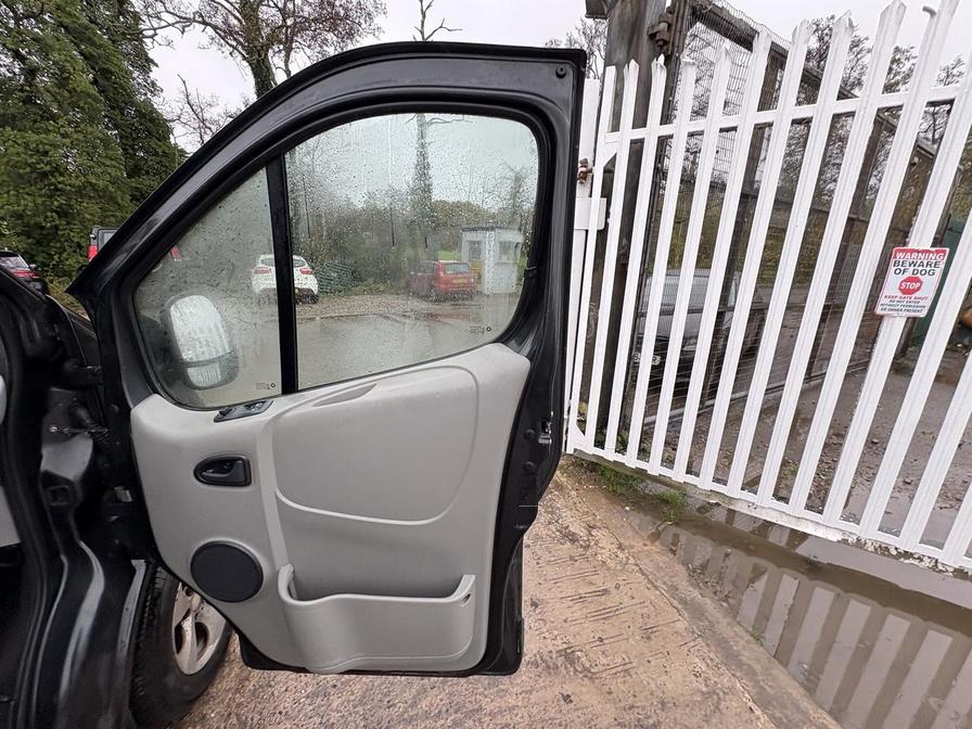 2013 Vauxhall Vivaro Combi – Model: Vivaro  2900 Combi CDTI SWB – DF13ZXE