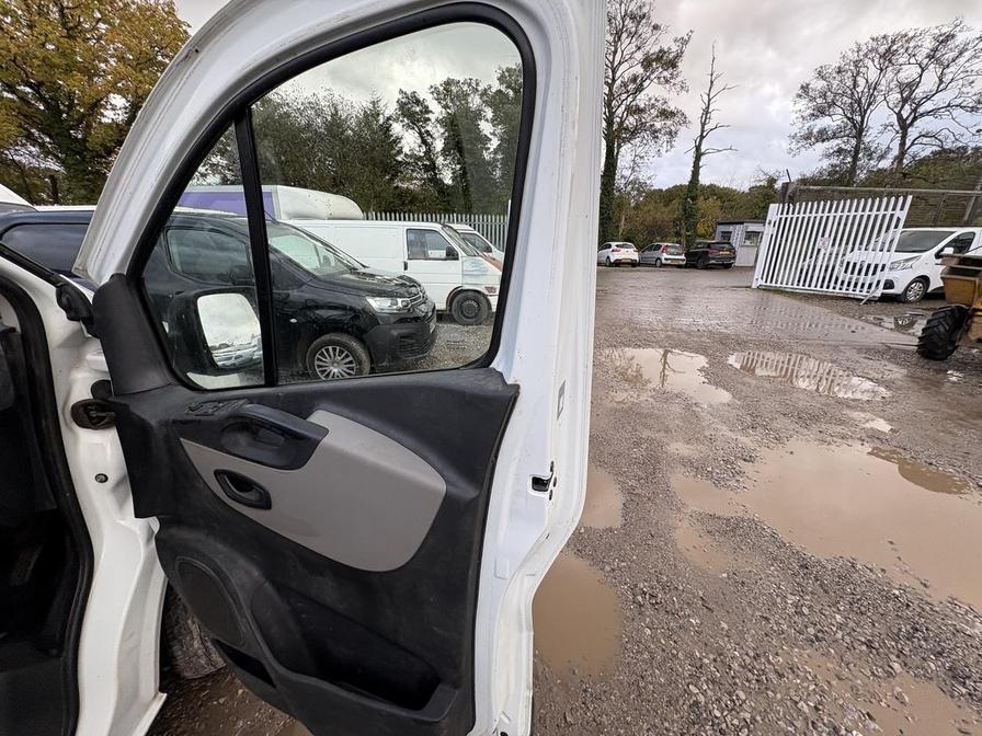 2017 Renault Trafic – Model: Trafic SL27 Business+ dCi – MC17WJO