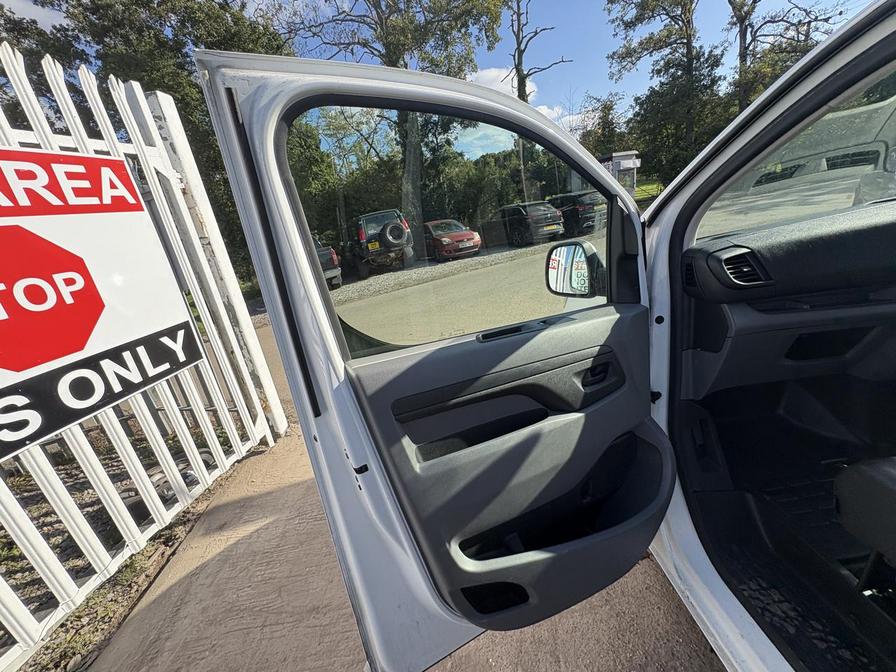 2020 Vauxhall Vivaro – Model: Vivaro 2900 Sportive S/S – YM69JWJ