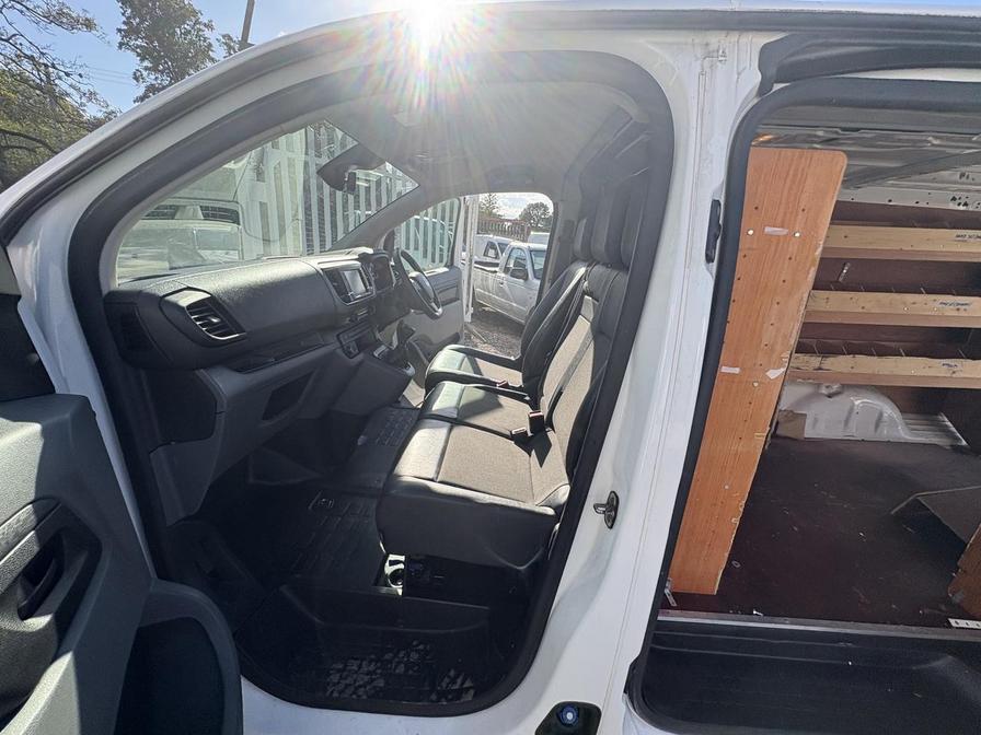 2020 Vauxhall Vivaro – Model: Vivaro 2900 Sportive S/S – YM69JWJ