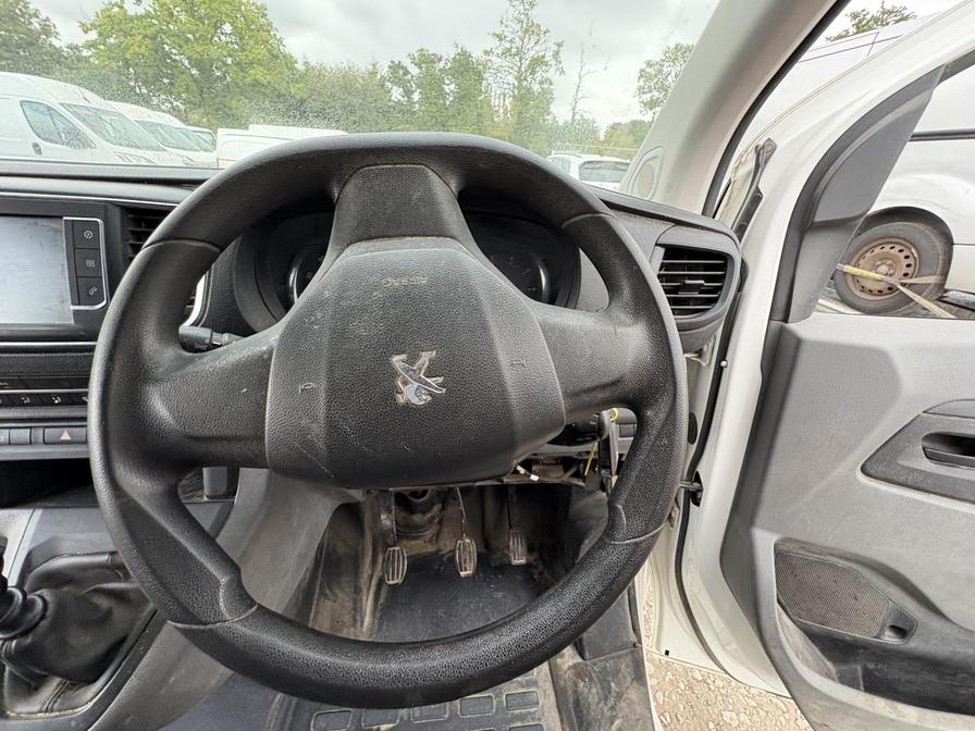 2017 Peugeot Expert – Model: Expert Professional Standard Blue HDi – SD17ZTO