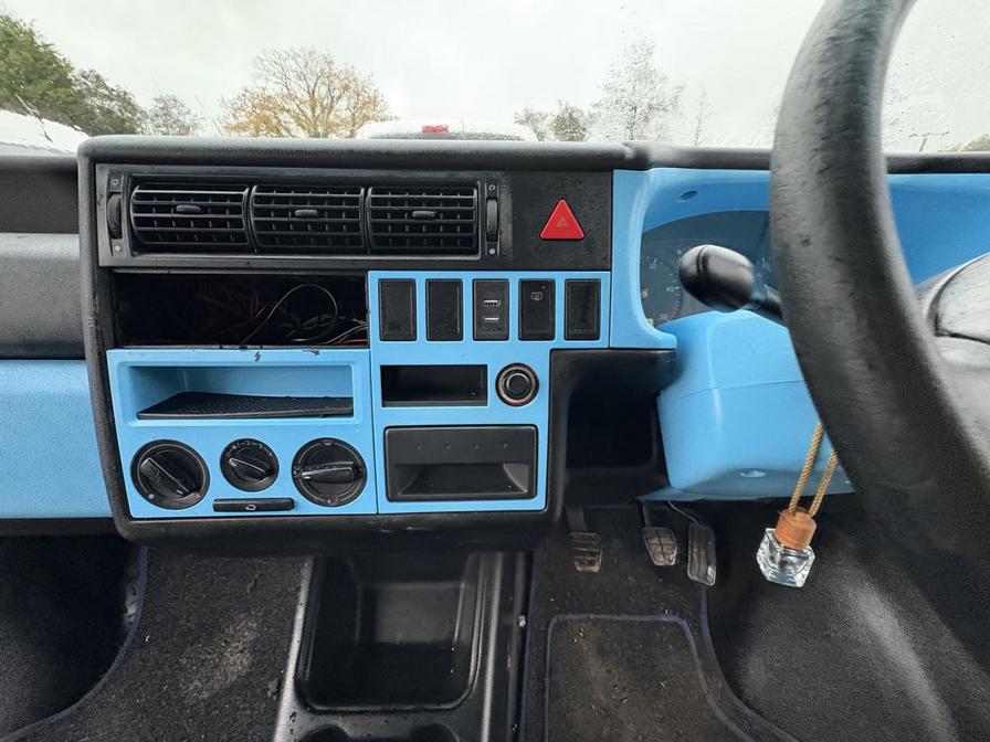 2001 Volkswagen Transporter – Model: 1200 TDI LWB – X801WPT