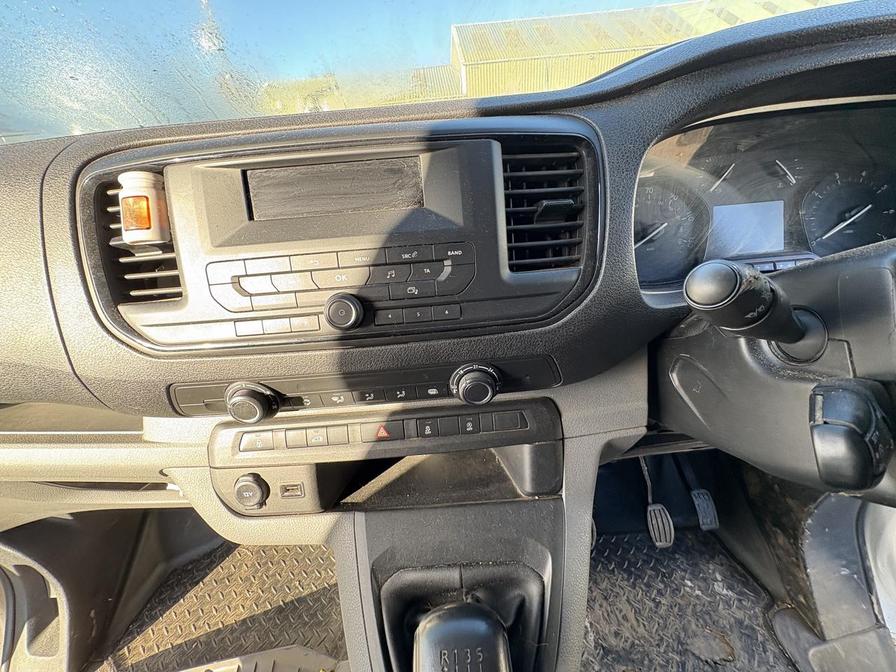 2021 Vauxhall Vivaro – Model: Vivaro 2700 Edition S/S – YC71HKW