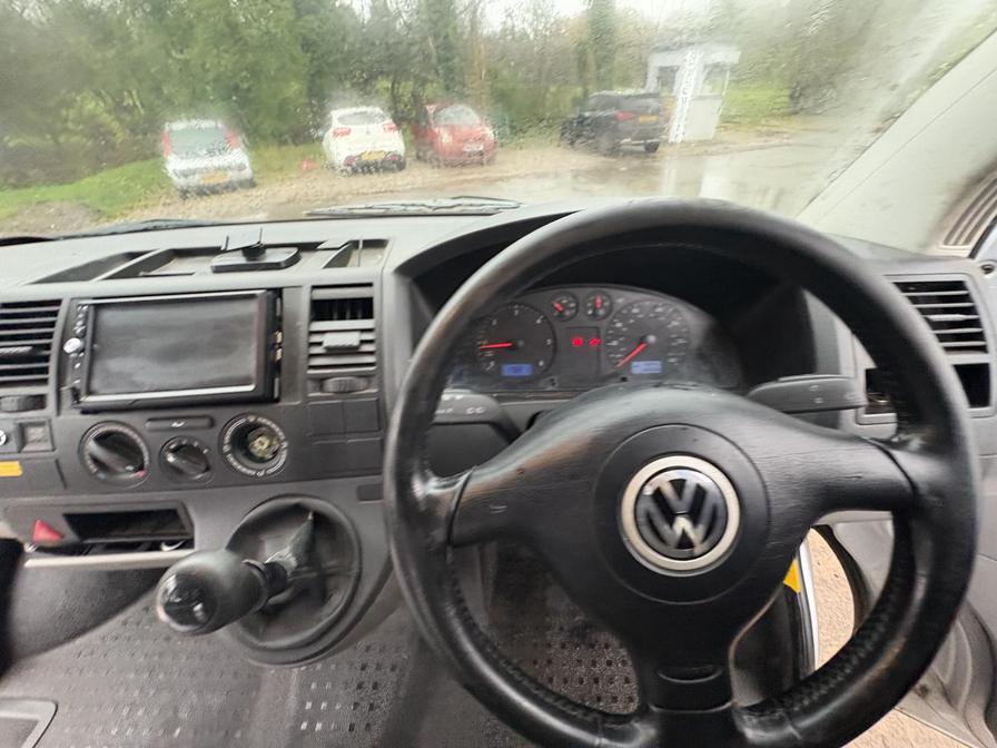 2006 Volkswagen Transporter – Model: Transporter T28 102 TDI SWB – FX56ZDH