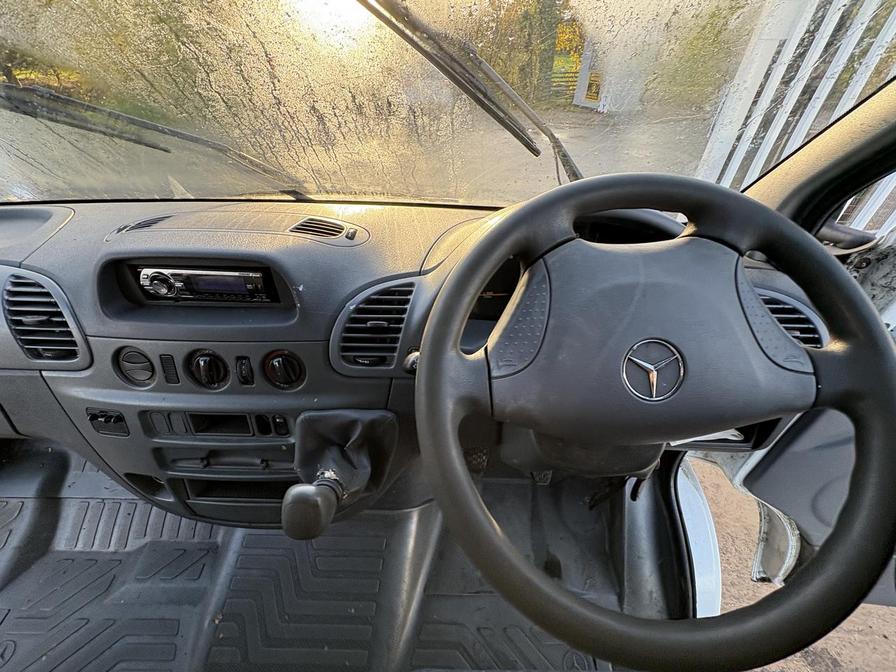 2001 Mercedes-Benz Sprinter – Model: Sprinter 311 CDI LWB – Y526URP