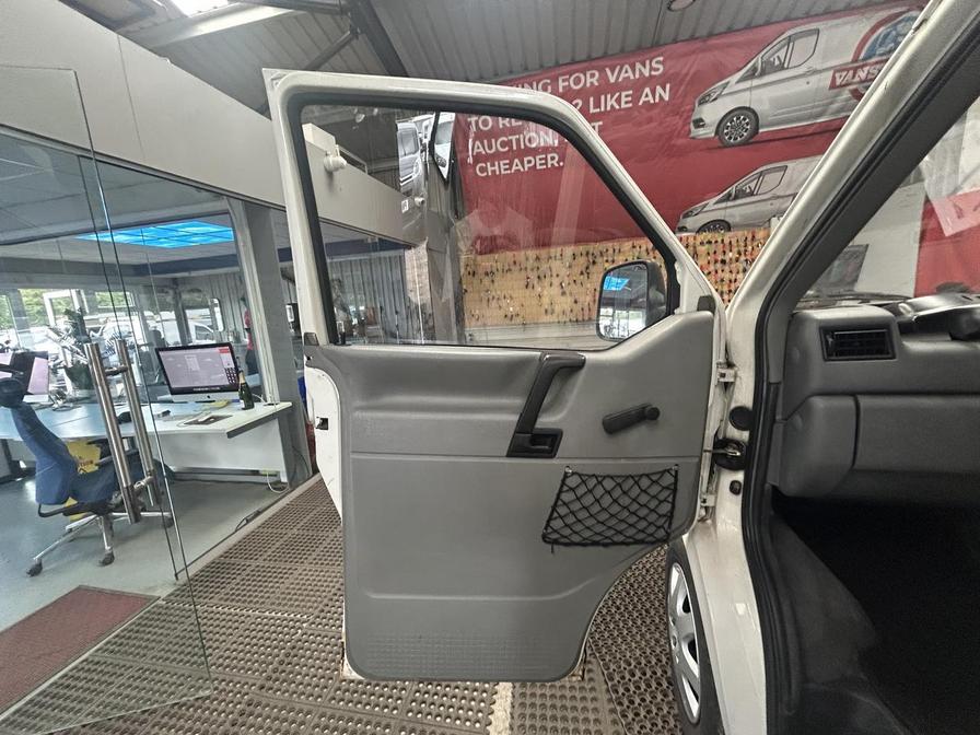 1993 Volkswagen Caravelle – Model: Transporter Caravelle – K302WFR