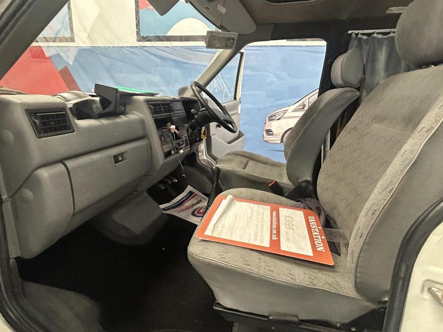 1993 Volkswagen Caravelle – Model: Transporter Caravelle – K302WFR