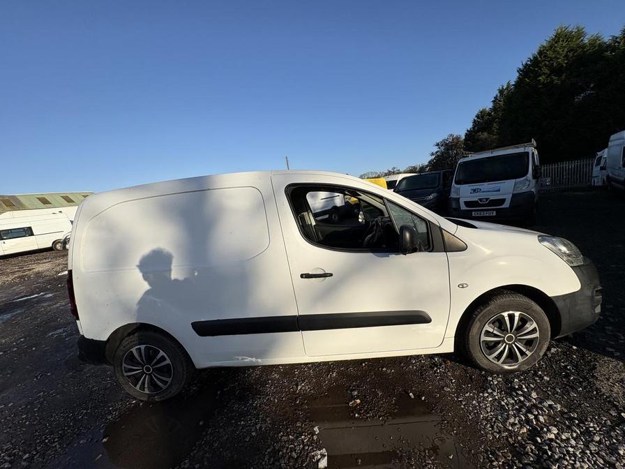 2017 Peugeot Partner – Model: Partner Professional L1 Blue HDi – WO17XML