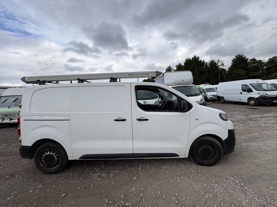 2017 Peugeot Expert – Model: Expert Professional Standard Blue HDi – SD17ZTO